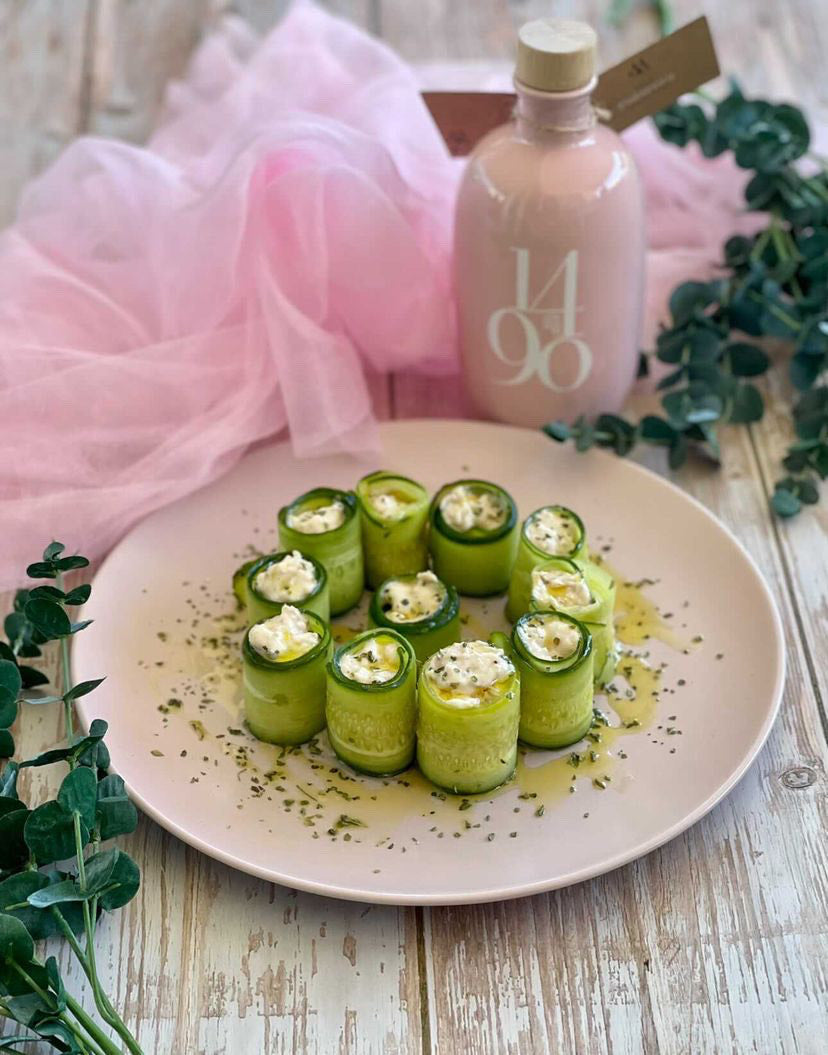 Rollitos de pepino rellenos de langostinos con AOVE Frasca Roseta.
